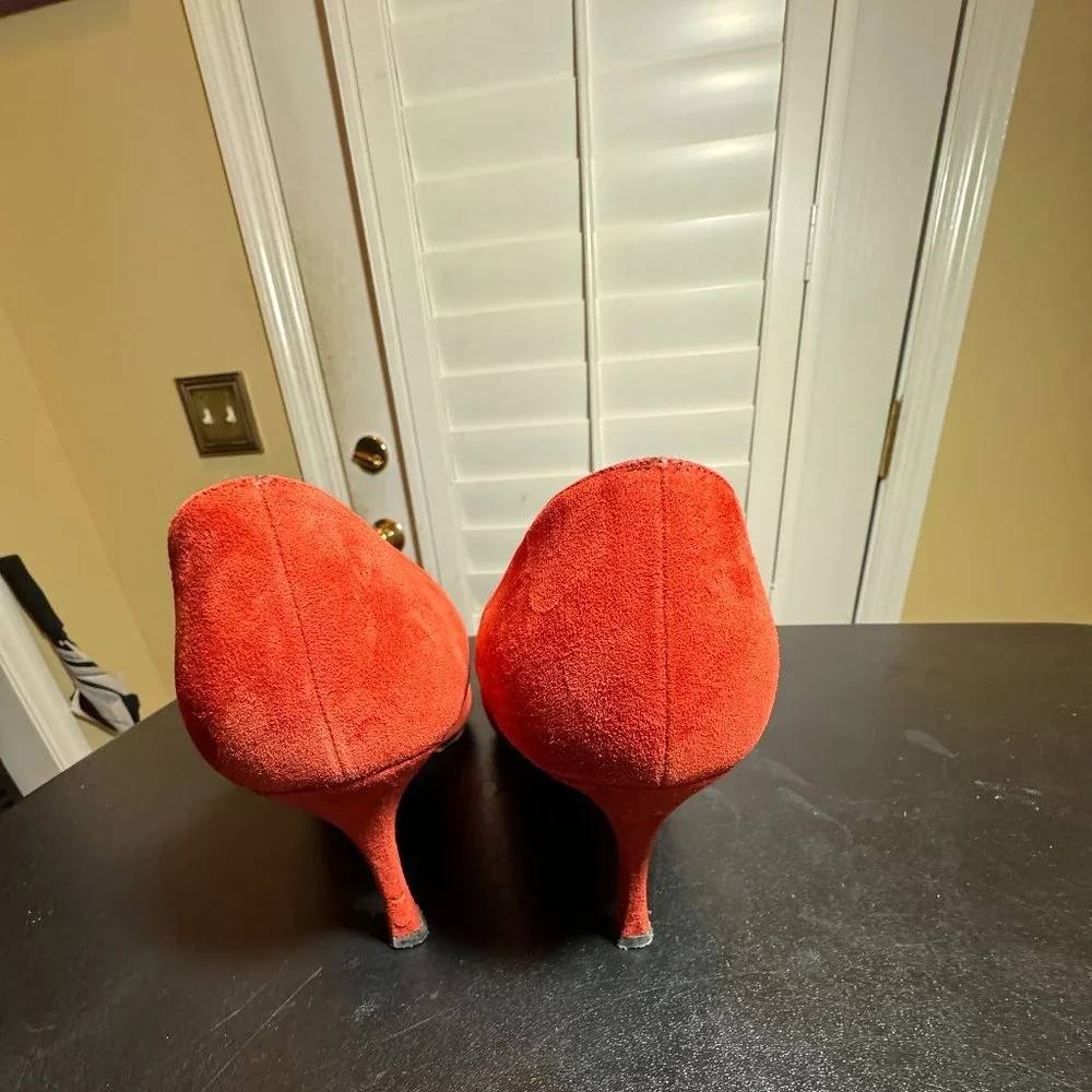 Manolo Blahnik size 38.5 orange suede pump shoes